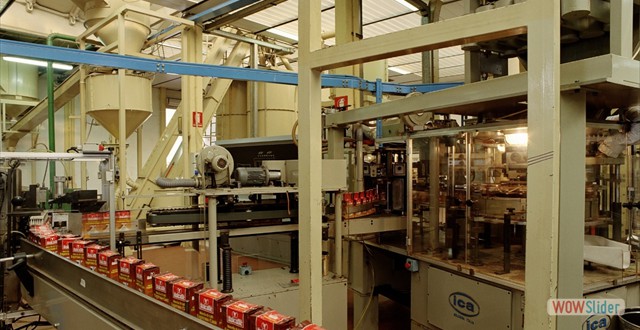 4 - Confezionamento caff macinato -  Packaging ground coffee - Conditionnement du caf moulu -  Verpackung gemahlenen Kaffee